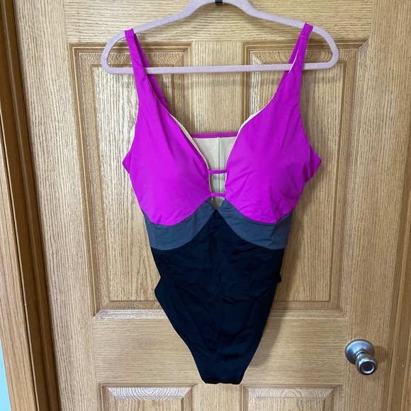 NWT Swimsuits For All Colorblock Vneck Plunge Cutout One Piece. Size 20. - Picture 2 of 4